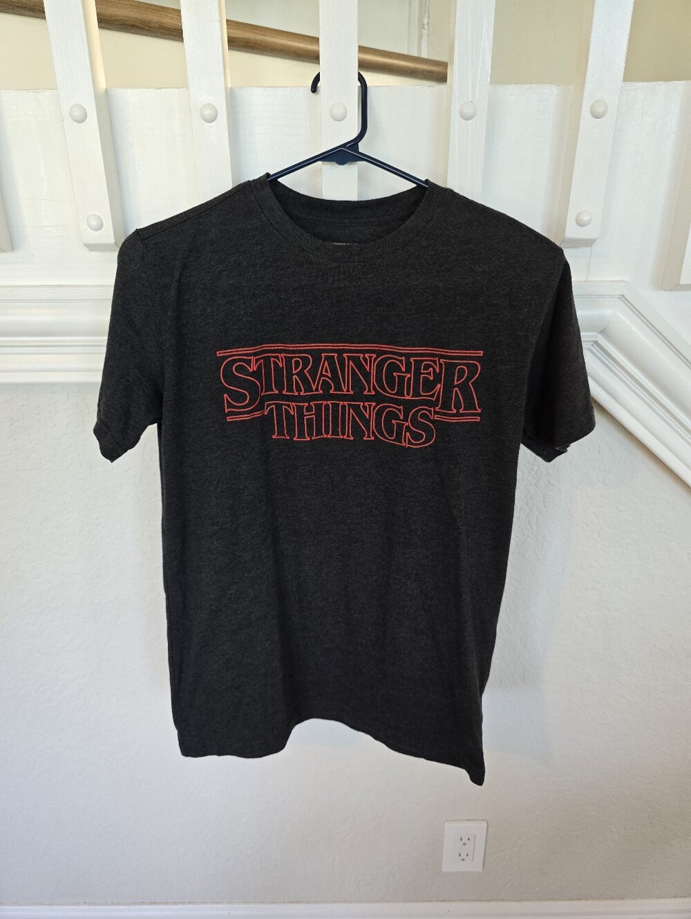 Stranger Things Logo T-Shirt Heather Gray Netflix 2020 Graphic Tee Size Small